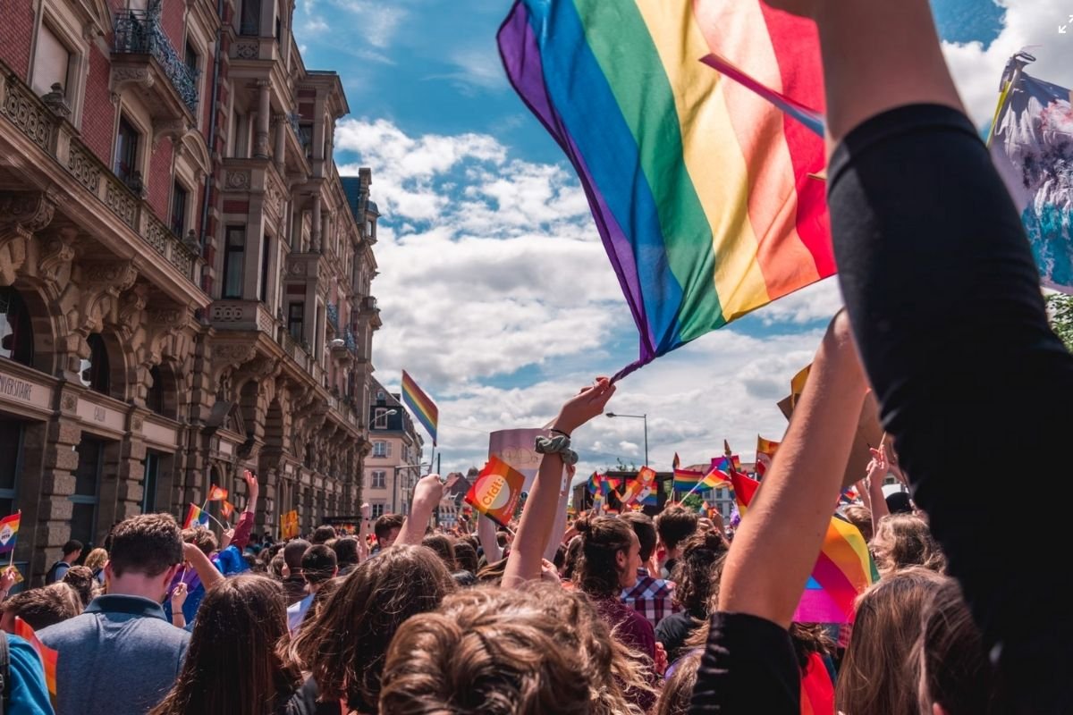 Co oznaczają kolory na fladze LGBT